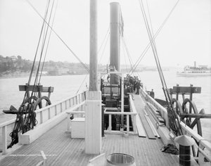 Parník Clermont, paluba, při pohledu dozadu, 1909 od Detroit Publishing Co.