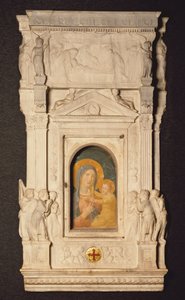 Svatostánek svátosti Eucharistie nebo Ciborium od Donatella (1386-1466), s fragmentem fresky ze 14. století zobrazující Madonu z horečky, Muzeum pokladnice baziliky svatého Petra, Řím, Vatikán od Donatello