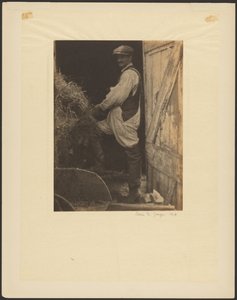 [Muž s knírem a čepicí ve dveřích stodoly] od Doris Ulmann