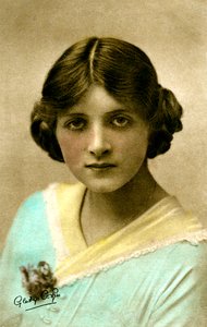 Gladys Cooper 1888-1971, anglická herečka, začátek 20. století.