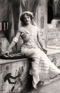 Madge Vincent, zpěvačka a herečka, 1900.