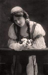 Maie Ash, herečka, 1900.