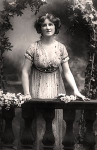 Nina Sevening, herečka, 1900.