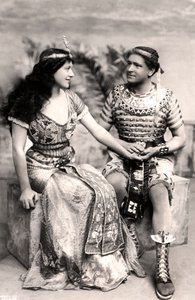 Ruth Vicent 1877-1955 a Roland Cunningham ve scéně z Amasis, začátek 20. století.