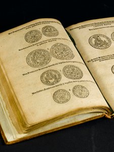 Peněžní kniha s rytinami anglických mincí (kniha) od Dutch School