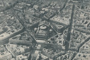Centrální architektonický prvek Paříže vylepšený prozíravostí v pouličním designu, c1935