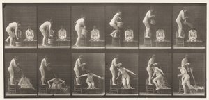Talíř 406. Dva modely, 8 nalévání kbelíku vody na 1 od Eadweard Muybridge