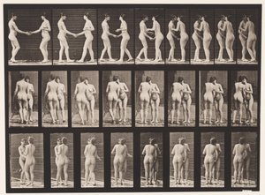Talíř 444. Dva modelky si potřásají rukama a líbají se od Eadweard Muybridge