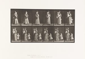 Talíř 107. Otočení k výstupu po schodech, vědro vody a koště v rukou od Eadweard Muybridge