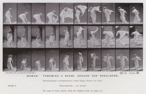 Lidská postava v pohybu: Žena, házející šátek kolem ramen (černobílá fotografie) od Eadweard Muybridge