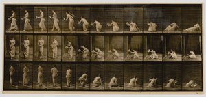 Žena, která se zvedá ze sedu na zemi, z knihy Animal Locomotion (Pohyb zvířat) od Eadweard Muybridge
