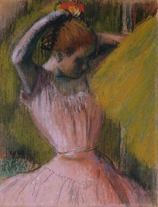 Tanečnice aranžující si vlasy, cca 1900-1912 (pastel na papíře položeném na nataženém papíře) od Edgar Degas