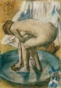 Žena koupající se v mělké vaně, 1885 (uhl a pastel na světle zeleném tkaném papíře položeném na hedvábí)