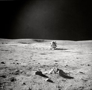 Apollo 14 EVA View, měsíční povrch, 1971. od Edgar Mitchell