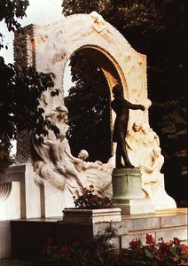Památník rakouského skladatele Johanna Strausse mladšího od Edmund Ritter von Hellmer
