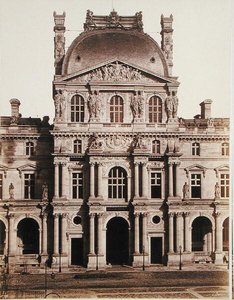 Pavilon Richelieu v Louvru (černobílá fotografie)