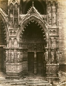 Dveře Panny Marie, katedrála v Amiens, kolem roku 1856 (tisk ze slaného papíru) od Edouard Denis Baldus