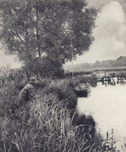 U mostu Eel-pot Bridge v Leckfordu (čb fotografie) od Edward Alfred Barton