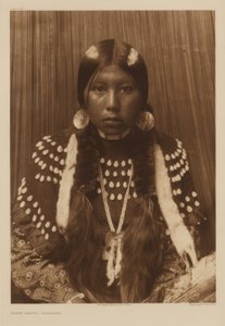 Dusty Dress - Kalispel od Edward S. Curtis