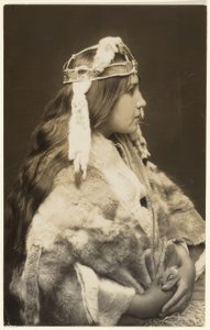 Naida, pyšná princezna od Edward S. Curtis