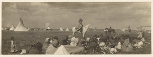 [The Crier - Piegan]. od Edward S. Curtis
