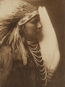[Tři pera - indiánský kmen Nez Perce] od Edward S. Curtis