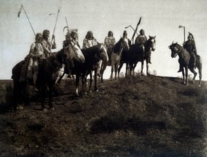 Američtí Indiáni: apsaroke válečník na koni od Edward Sheriff Curtis