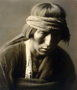 Hastobiga, Navaho Medicine Man od Edward Sheriff Curtis