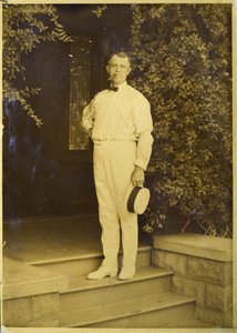 Můj otec E. Curtis, vynálezce procesu Gold Tone, v našem domě v Seattlu ve státě Washington