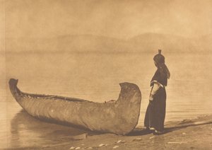 Na břehu jezera - Kutenai, 1910. od Edward Sheriff Curtis