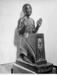 Naoforová socha muže (čedič) od Egyptian