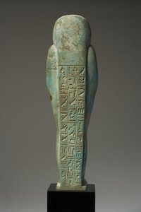 Zadní pohled na figurku Ushabti pro Hor-Khebi, pozdní dynastické období, konec 25.-začátek 26. dynastie, cca 700-600 př.nl (fajáns) (přední strana viz 270353)