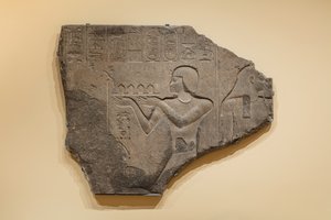 Reliéf s obětováním Ptolemaia II bohu, 285–246 př. (Žula) od Egyptian