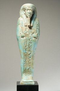 Postava Ushabti pro Hor-Khebi, pozdní dynastické období, konec 25.-začátek 26. dynastie, cca 700-600 př. n. l. (fajáns) (viz 270353 obráceně)