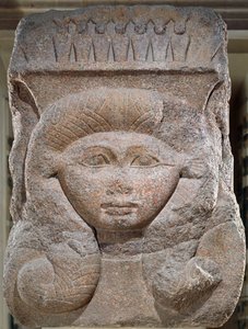 Hlavní město s hlavou Hathor uzurpované Osorkonem II (asi 883-855 př. n. l.) z Bubastis, Říše středu (žula)
