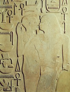Sesostris I (vládl 1971-28 př. n. l.) v objetí bohem Ptahem, reliéf z Amonova chrámu, Karnak (vápenec)