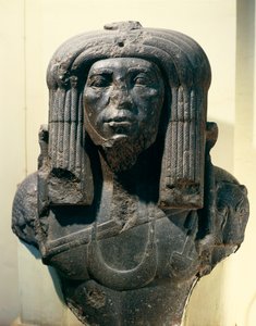 Busta Amenemhat (Amenemhet) III ((Nimaat Re nebo Ammenemes III), představující jako kněz, z Fayum, Říše středu, dynastie XII