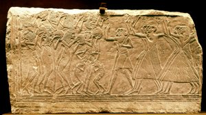 Starověký Egypt: nízký reliéf představující průvod s tanečnicí. Nové impérium. Regne z Ramses II. 14. století před naším letopočtem. Káhirské muzeum. Egypt od Egyptian 18th Dynasty
