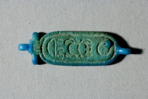 Korálek s kartuší Tutanchamona, Nová říše, vláda Tutanchamona, 1336-27 př.nl (fajáns)
