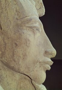 Busta Amenophis IV (Achnaton) (asi 1364-1347 př.nl) z Amunova chrámu v Karnaku, asi 1353-1337 př.nl (pískovec) (detail)