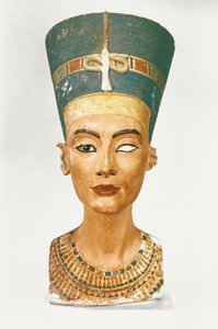 Busta královny Nefertiti, čelní pohled, z ateliéru sochaře Thutmose v Tell el-Amarna (malovaný vápenec) (viz také 114018 & 114020)