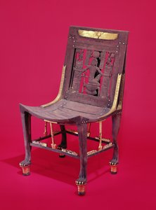 Židle z hrobky Tutanchamona (asi 1370–1352 př. n. l.) zobrazující ducha milionů let, Nová říše (cedrové dřevo) (viz také 148192)