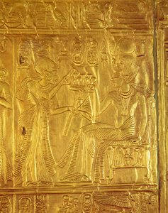Detail ze zlaté svatyně, z hrobky Tutanchamona (asi 1370-1352 př.nl) Nová říše (dřevo překryté gessem pokrytým plátovým zlatem)