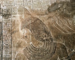 Egyptský starověk: reliéf z hrobky Kha em Het (Khaemhat) inspektora podkroví a písaře na dvoře Amenophise III (TT57) zobrazující postavu s kuželem. 18. dynastie. 1530-1290 před naším letopočtem. Vallee des Nobles. Luxor, Západní břeh Jordánu, Egypt od Egyptian 18th Dynasty