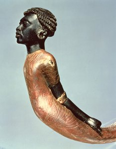 Postava afrického muže z konce ceremoniální hole, z hrobky Tutanchamona (asi 1370-52 př.nl) Nová říše (dřevo a eben) (viz také 149479)