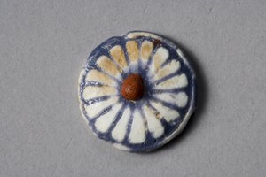 Květinový rondel, období Amarna, 1353-37 př.nl (fajáns)