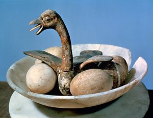 Víko alabastrové nádoby zdobené ptáčkem v hnízdě s vejci, z hrobky Tutanchamona (asi 1370-52 př.nl) Nová říše (lakované a štukované dřevo)