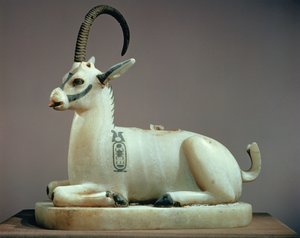 Víko nemastné nádoby v podobě kozorožce z hrobky Tutanchamona (asi 1370-52 př.nl) Nová říše (malovaný alabastr)