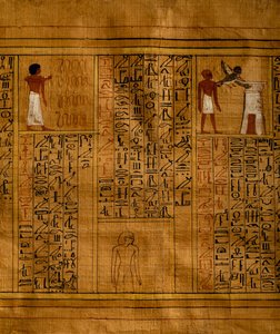Část Knihy mrtvých s textem ve svislých sloupcích hieroglyfů a vložkami s polychromovanými ilustracemi, papyrus, 34 cm x 14 cm, z hrobky Kha v Deir el-Medině, Egyptská civilizace, Nová říše, dynastie XVIII od Egyptian 18th Dynasty