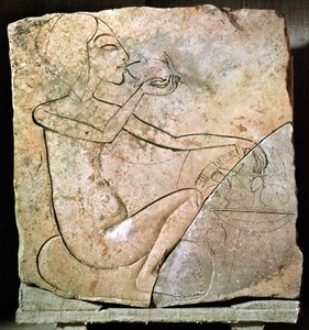 Reliéf zobrazující princeznu jí pečenou kachnu ze Severního paláce v Tell El-Amarna, Nová říše, cca 1353-1337 př.nl (vápenec)